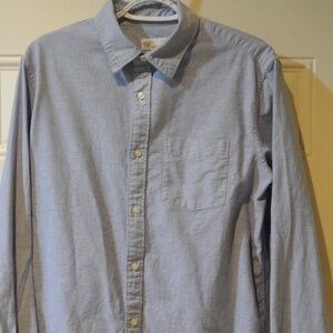 MENS MEDIUM CHAMBRAY GAP BUTTON DOWN SHIRT